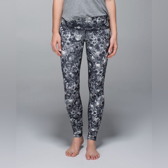 Lululemon Wunder Under Pant Full-On Luxtreme Flowabunga Black Angel Wing/Black 8 - Picture 1 of 9